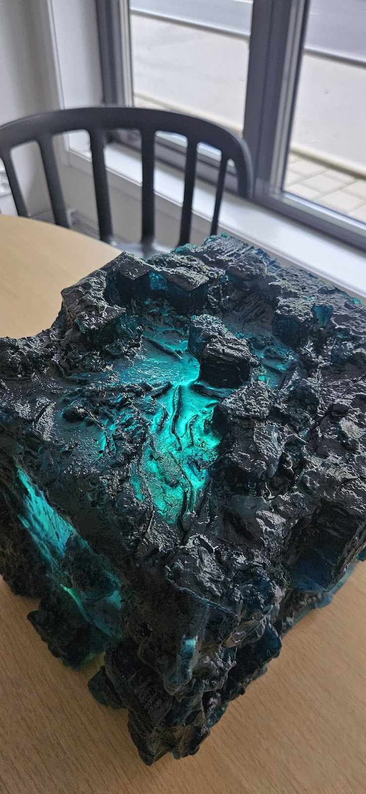 Fönstret², the surface up close